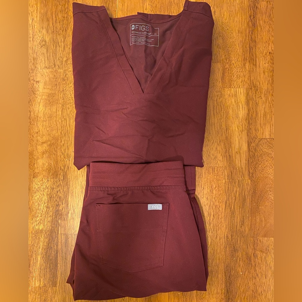 FIGS Scrubs 2pc. Outfit